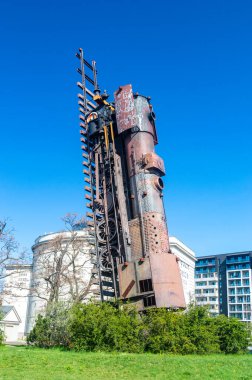 Wroclaw, Polonya - 5 Nisan 2025: Andrzej Jarodzki 'nin PKP sınıfı Tip 2 ile Cennete Tren Anıtı.