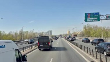 Varşova, Polonya - 14 Nisan 2025: General Stefan Grot-Rowecki Köprüsü.