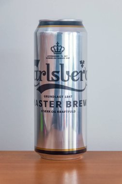 Pruszcz Gdanski, Polonya - 19 Nisan 2025: Carlsberg Master Brew.
