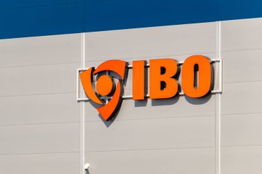 Chrzanow Maly, Polonya - 13 Nisan 2025: logo ve IBO işareti.