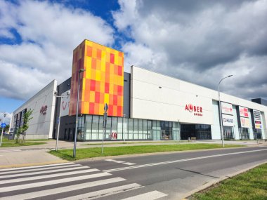 Kalisz, Polonya - 4 Mayıs 2025: Amber alışveriş merkezi.
