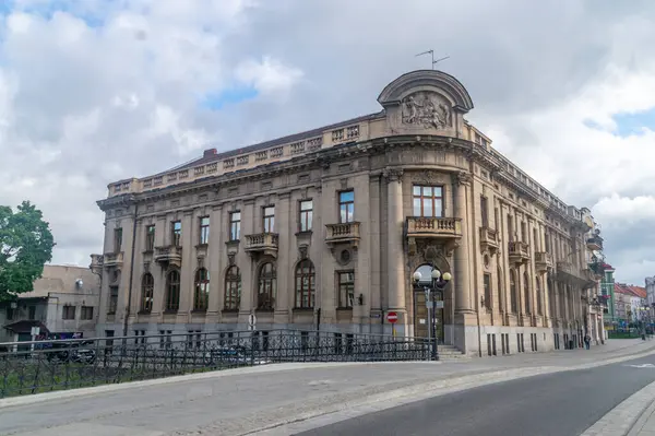 Kalisz, Polonya - 4 Mayıs 2025: Kalisz Pekao Bankası.