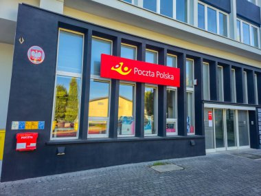 Bydgoszcz, Polonya - 13 Mayıs 2025: Polonya Postanesi (Poczta Polska).