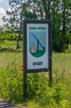 Zimna Wodka, Polonya - 24 Mayıs 2025: Zimna Wvodka (Soğuk Votka) köyünün arması.