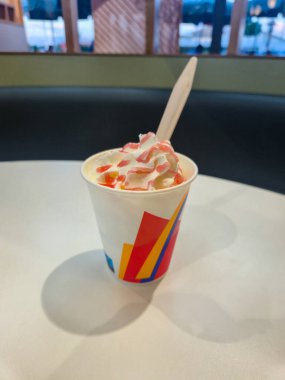 Katy Wroclawskie, Polonya - 20 Eylül 2025: McDonald 's Ice Dream (Lodowe marzenie).