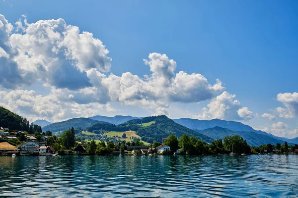 Vista Sobre Costa Del Lago Attersee Austria Imágenes de stock libres de derechos