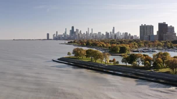 Aerial Drone View Downtown Chicago Skyline Lake Michigan Belmont Harbor — Vídeo de Stock