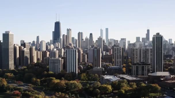 Rising Aerial Footage Downtown Chicago Skyline Lincoln Park North Side — Vídeo de Stock
