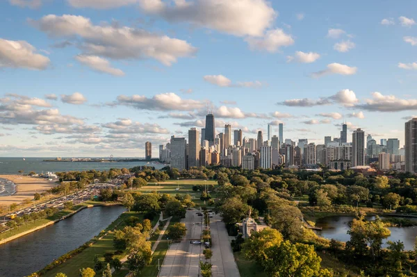 Beautiful View Downtown Chicago Skyline Linear Parking Lot South Lagoon — 图库照片