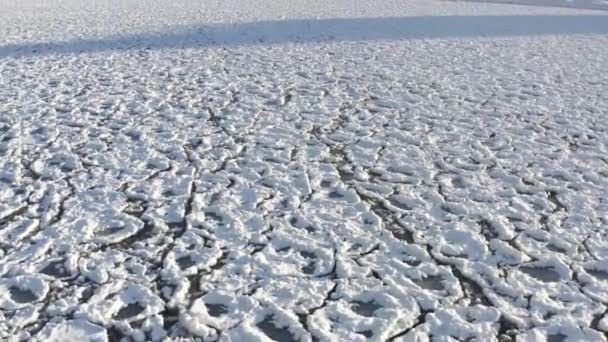 Aerial Panning Shot Frozen Ice Snow Lake Michigan Chicago Skyline — 图库视频影像