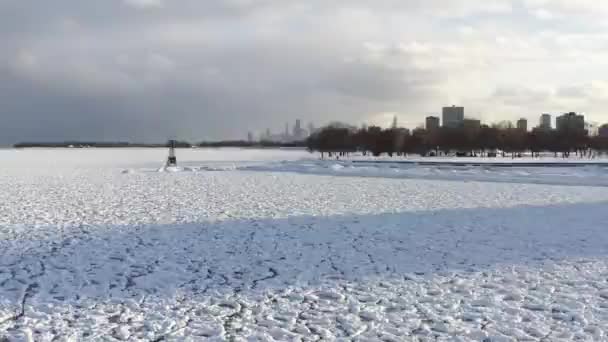 Aerial Drone Footage Panning Right Snow Ice Covered Lake Michigan — 图库视频影像