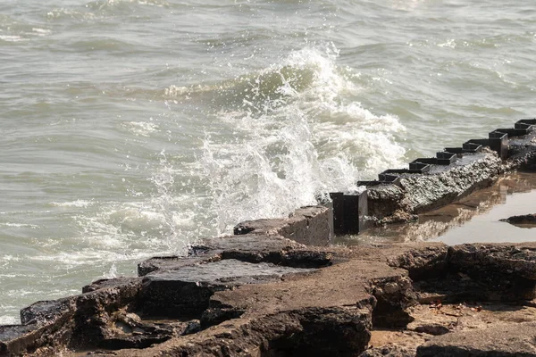 Wave Splashes Corrugated Steel Concrete Reinforced Shoreline Lake Michigan Sunny — Stock Photo, Image