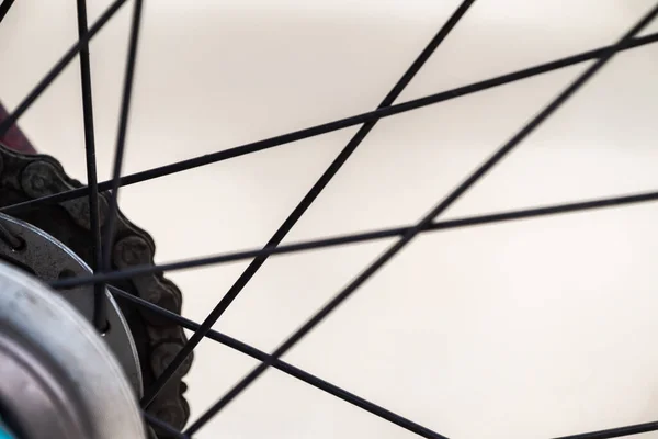 Close Esportes Fotografia Recreativa Raios Roda Bicicleta Metal Corrente Bicicleta — Fotografia de Stock
