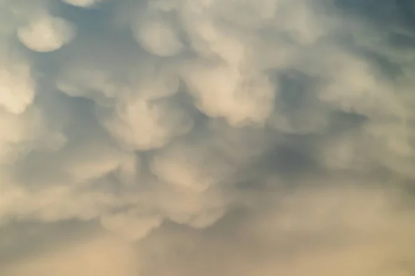 Beautiful Close Photograph Droopy Pouch Mammatus Clouds Cast Golden Yellow — Stock Photo, Image