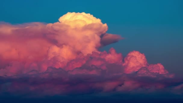 Close Time Lapse Bright Pink Cumulonimbus Storm Clouds Billowing Sunset — Vídeo de Stock