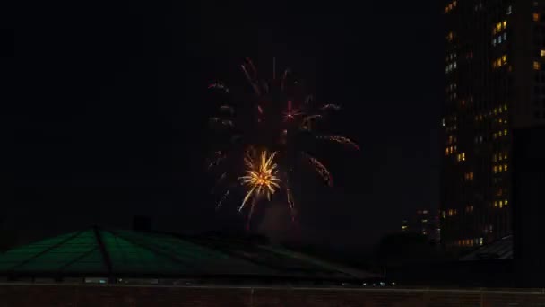 Time Lapse Colorful Fireworks Display Residential Condominium Highrise Buildings Chicago — Vídeos de Stock