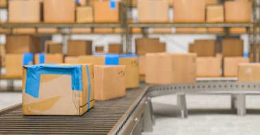 Karton kutular üzerinde konveyör bant içinde dağıtım depo