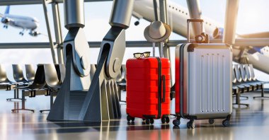 Keşfetme zamanı. Boş kalkış terminalinde iki valiz, tatil konsepti, havaalanı bekleme salonunda büyük ışıklı pencereli bavullar.