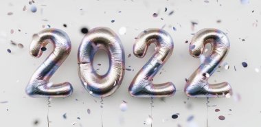 Mutlu 2022 seneleri. 2022 folyo balonları kirletiyor ve beyaz arka plana konfeti döküyor. Helyum balon numaralarını lekeleyin. Bayram posteri ya da pankart konsepti