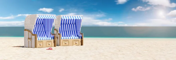 Panorama Com Casal Cadeira Praia Praia Areia Sob Céu Azul — Fotografia de Stock