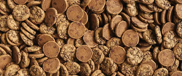 许多新鲜的巧克力饼干作为饼干 横幅大小 — 图库照片