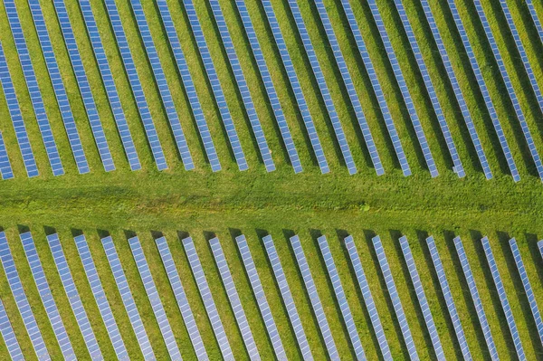 Painel Solar Produz Energia Verde Ecológica Partir Sol Drone Disparado — Fotografia de Stock