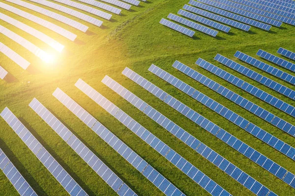 Droneshot Panel Solar Granja Electricidad Verde Producida —  Fotos de Stock