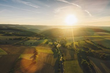 Almanya 'da gün doğumunda Eifel Milli Parkı' na bakın