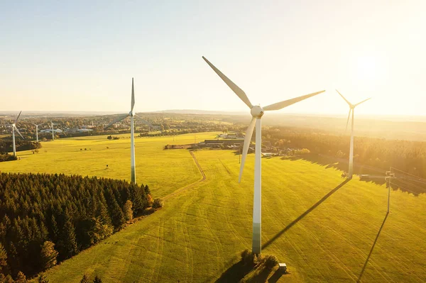 Rüzgar Türbinleri Yel Değirmeni Enerji Çiftliği — Stok fotoğraf