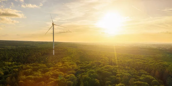 空中から見た日没の風力タービン クリーンかつ再生可能エネルギーによるエネルギー生産 — ストック写真