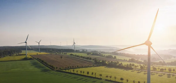 Turbinas Eólicas Campos Agrícolas Produção Energia Com Energia Limpa Renovável — Fotografia de Stock