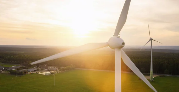 Turbina Wiatrowa Pola Rolnicze Produkcja Energii Czystą Odnawialną Energią Kopiowanie — Zdjęcie stockowe