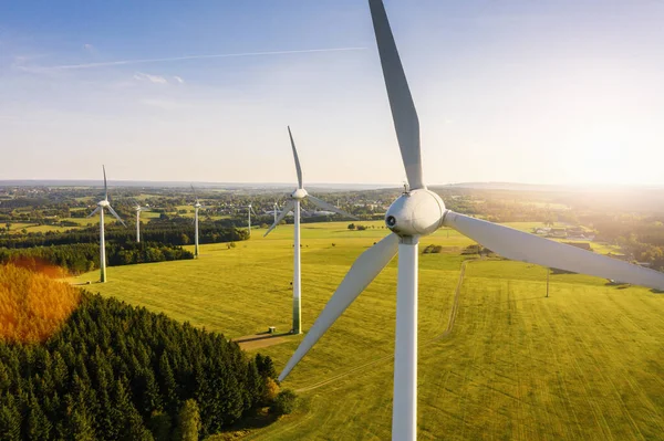 Rüzgar Türbinleri Yel Değirmeni Enerji Çiftliği — Stok fotoğraf