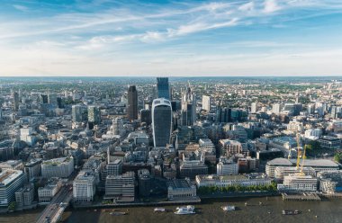 Londra şehri, küresel finans sektörünün önde gelen merkezlerinden biridir.