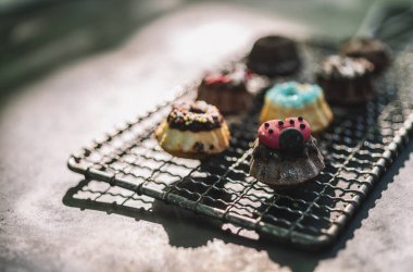 Eski Soğutma Rafında Renkli Kurabiye varyasyonları