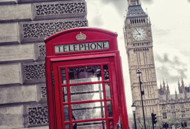Büyük Ben ve kırmızı telefon kulübesi Londra 'da, İngiltere