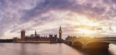 Tower bridge ve thames panoramik manzaraya gece Londra hakkında