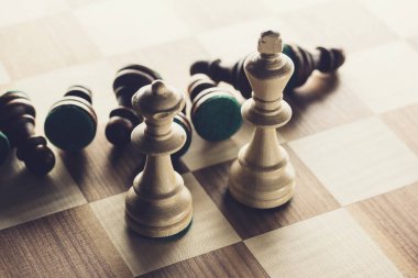 Satranç figürü, iş konsepti stratejisi, liderlik, takım ve başarı