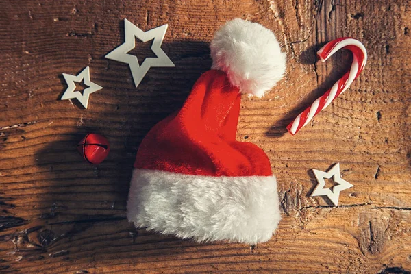 Karácsony Mikulás Kalap Cukornád Dekoráció Egy Fórumon Boldog Karácsonyt Háttér — Stock Fotó