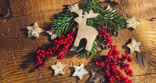 Karácsonyi Üdvözlőlap Esőfa Díszítéssel Ilex Fenyő Ágakkal — Stock Fotó