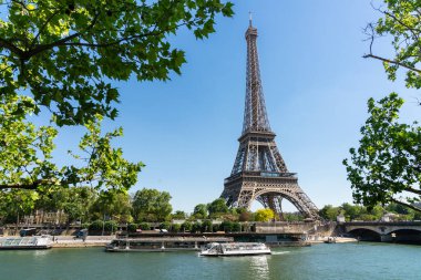 Eyfel Kulesi 'nin güzel manzarası, Paris. Fransa