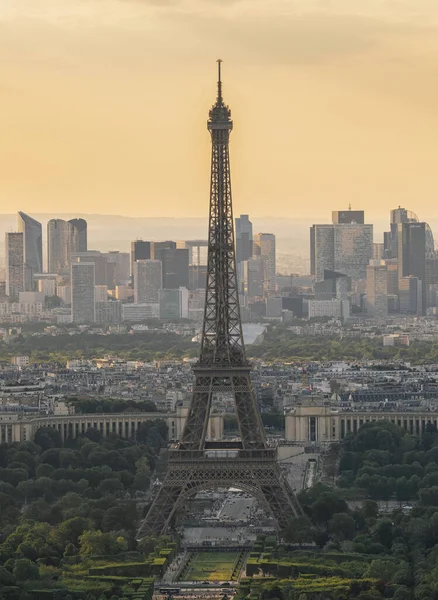 Günbatımında Paris Eyfel Kulesi — Stok fotoğraf