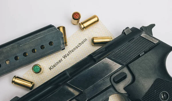 Pistola Gas Con Cartucce — Foto Stock