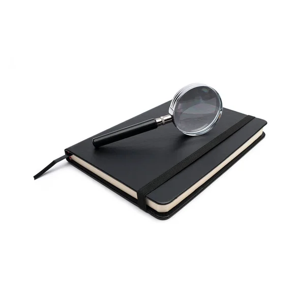 Cuaderno Negro Cerrado Con Lupa Sobre Blanco — Foto de Stock