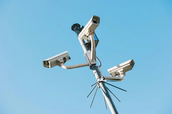 Beveiliging Cctv Bewakingscamera Voor Blue Sky Concept Voor Terrorismebestrijding Demonstranten — Stockfoto