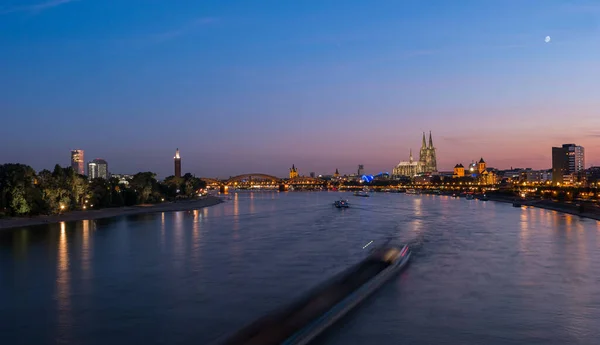 Köln Şehri Geceleri Skyline — Stok fotoğraf
