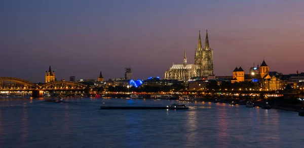 Geceleri Köln Havadan Görünüşü — Stok fotoğraf
