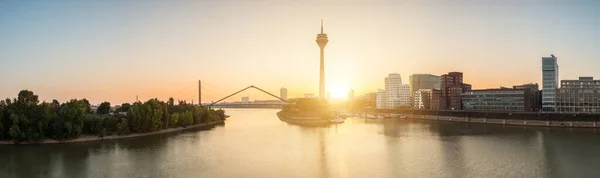 Dusseldorf Skyline Panorama Amanecer —  Fotos de Stock