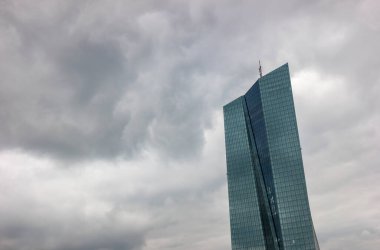 Frankfurt 'taki Avrupa Merkez Bankası veya ECB üzerindeki sağanak 