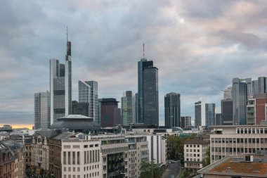 Bulutlu bir günde Frankfurt gökyüzü manzarası